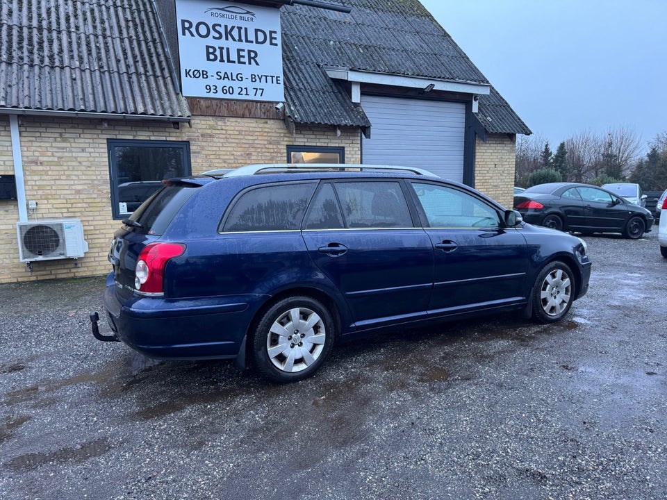 Toyota Avensis 1,8 Sol+ stc. 5d