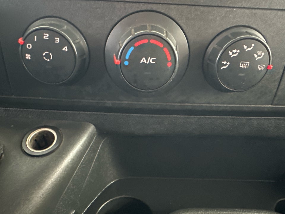 Renault Master III T35 2,3 dCi 170 L2H2 Kassevogn