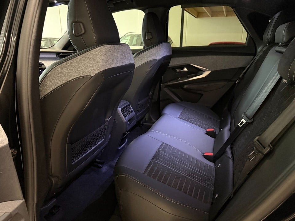 Peugeot e-3008 77 GT 5d