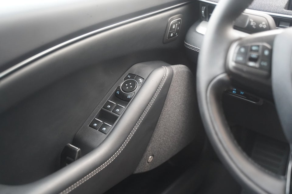 Ford Mustang Mach-E 78 Standard Range 5d