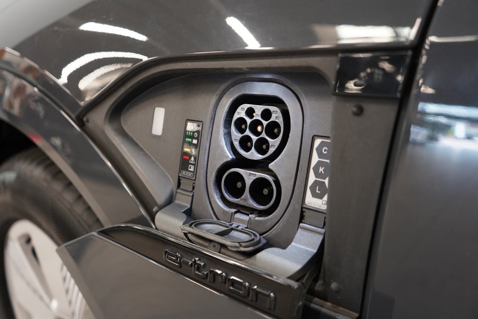 Audi Q8 e-tron 55 S-line quattro 5d