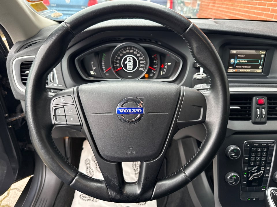 Volvo V40 CC 1,6 D2 115 Kinetic aut. 5d