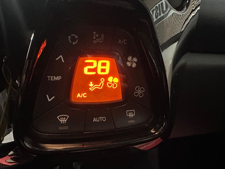 Citroën C1 1,0 VTi Shine 5d