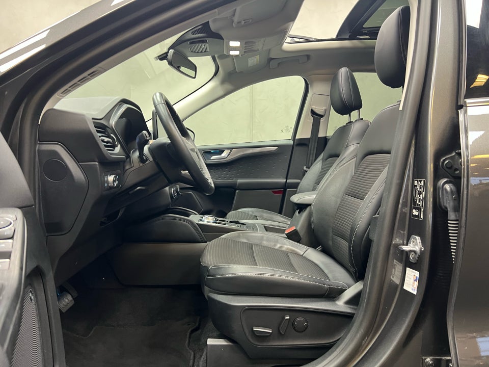 Ford Kuga 2,5 PHEV Titanium X CVT 5d