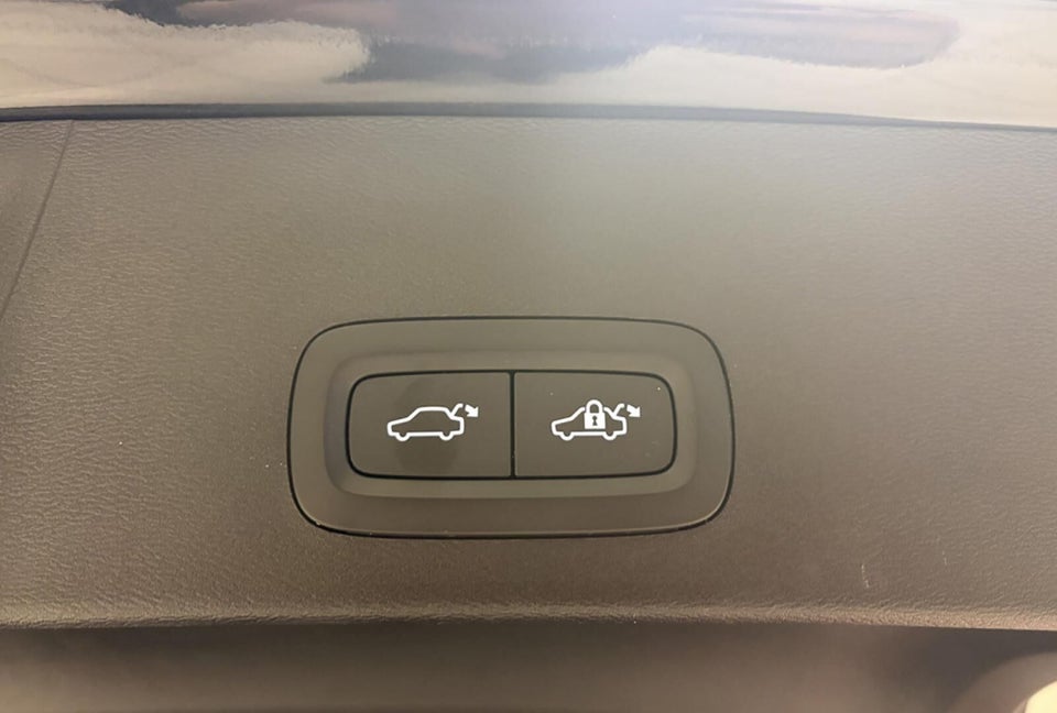 Volvo XC40 Standard Range Plus 5d