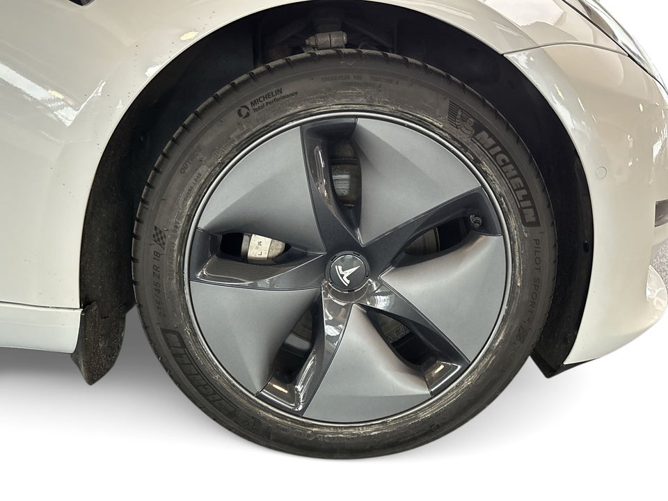 Tesla Model 3 Long Range AWD 4d