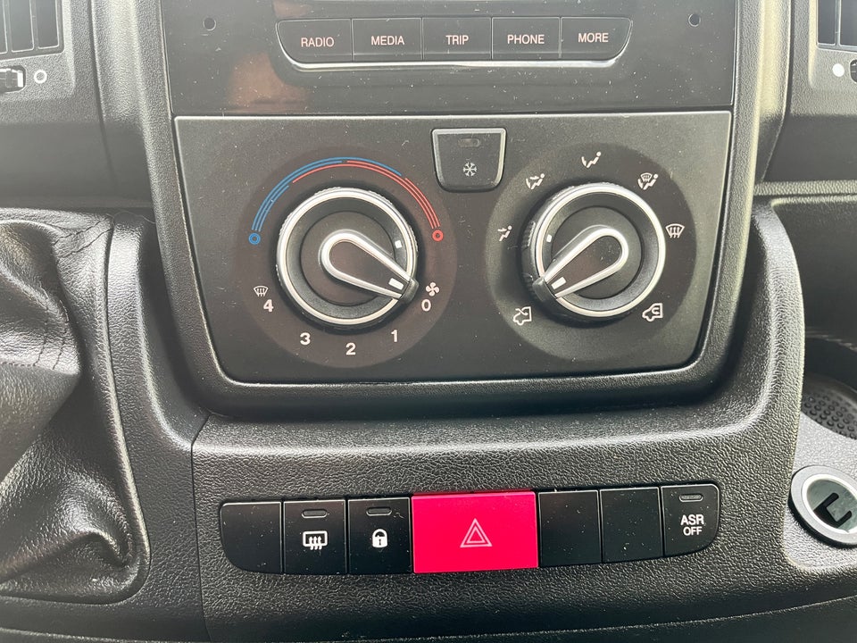 Citroën Jumper 33 2,2 BlueHDi 140 L2H2