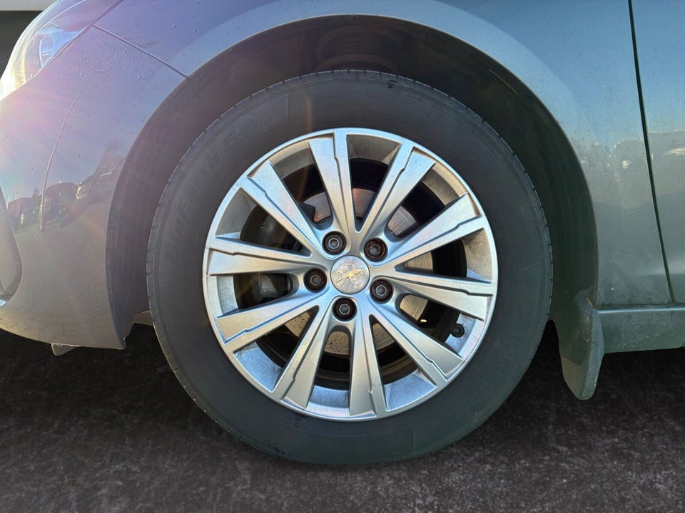 Peugeot 308 1,5 BlueHDi 130 Style+ 5d