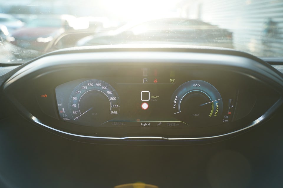 Peugeot 3008 1,6 Hybrid Allure Pack EAT8 5d