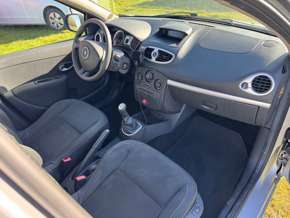 Renault Clio III 1,2 16V Sport Tourer 5d