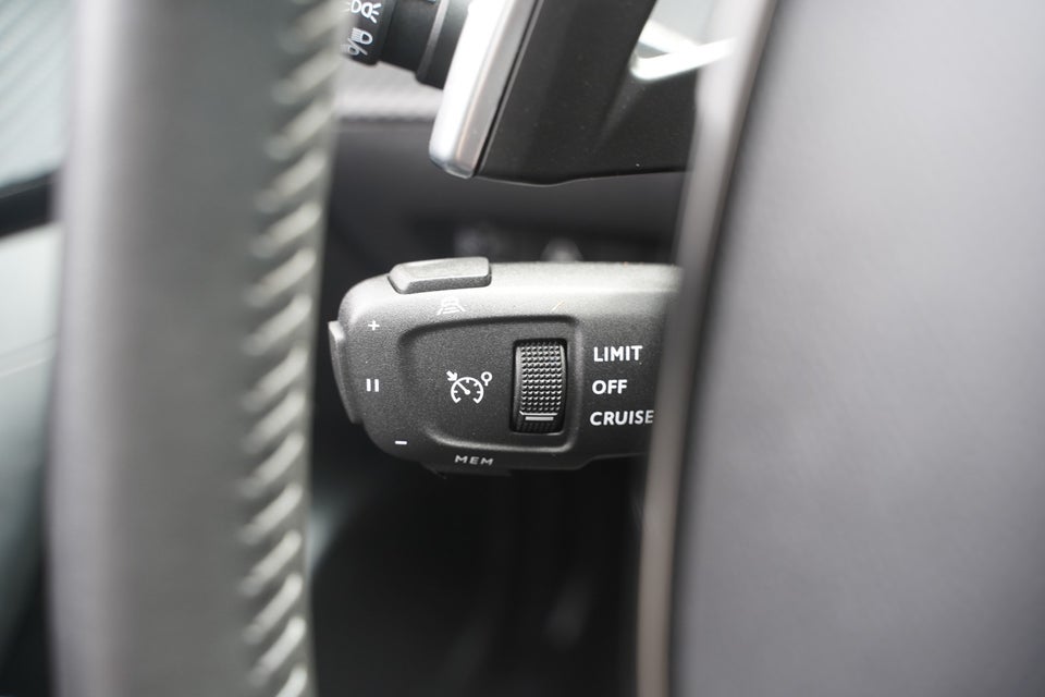 Peugeot 2008 1,2 PureTech 130 Allure EAT8 5d