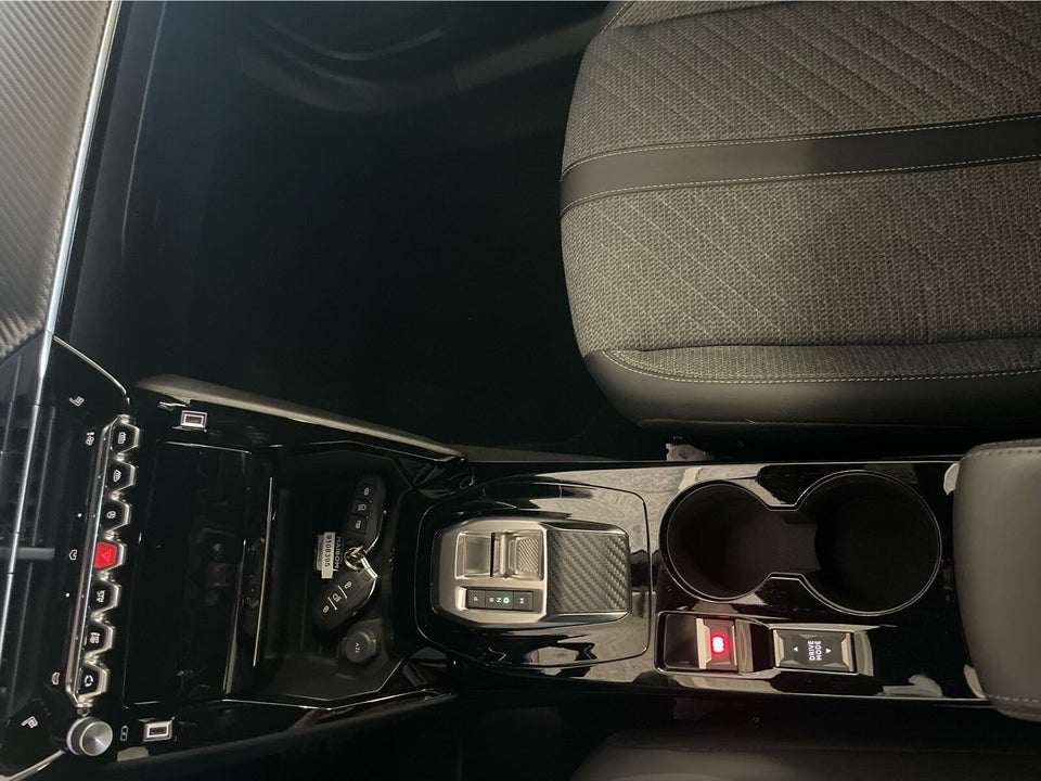 Peugeot 2008 1,2 PureTech 130 Allure EAT8 5d