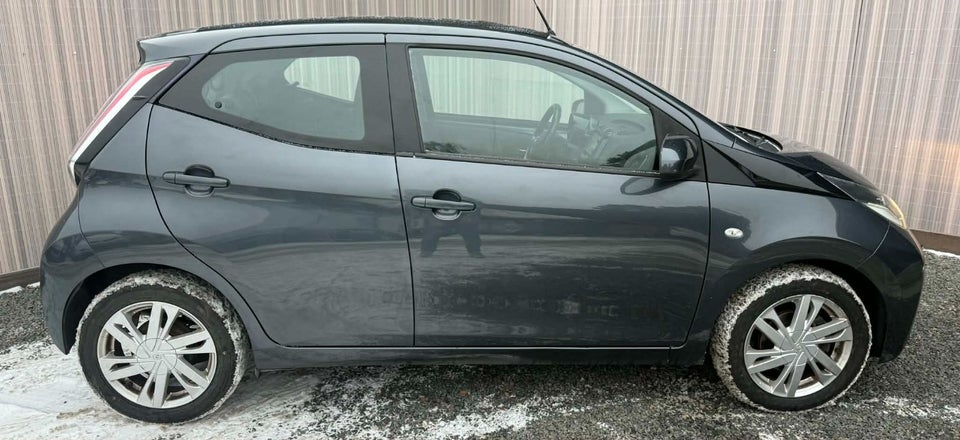 Toyota Aygo 1,0 VVT-i x-wave Sky 5d
