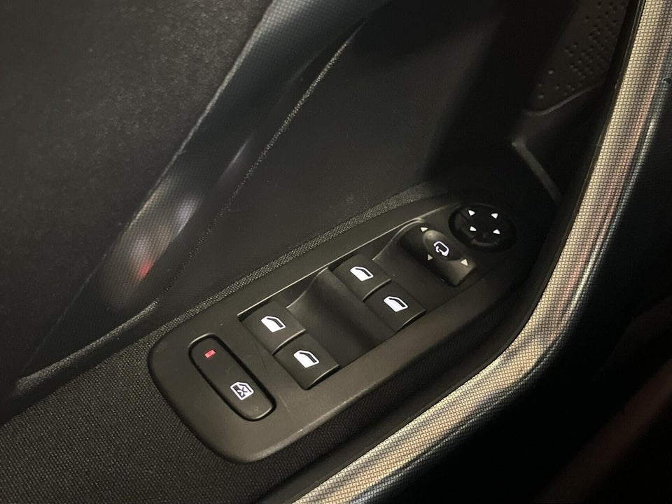 Peugeot 2008 1,2 PureTech 130 Allure Sky 5d