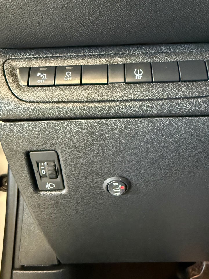 Peugeot 208 1,2 VTi Allure Sky 5d