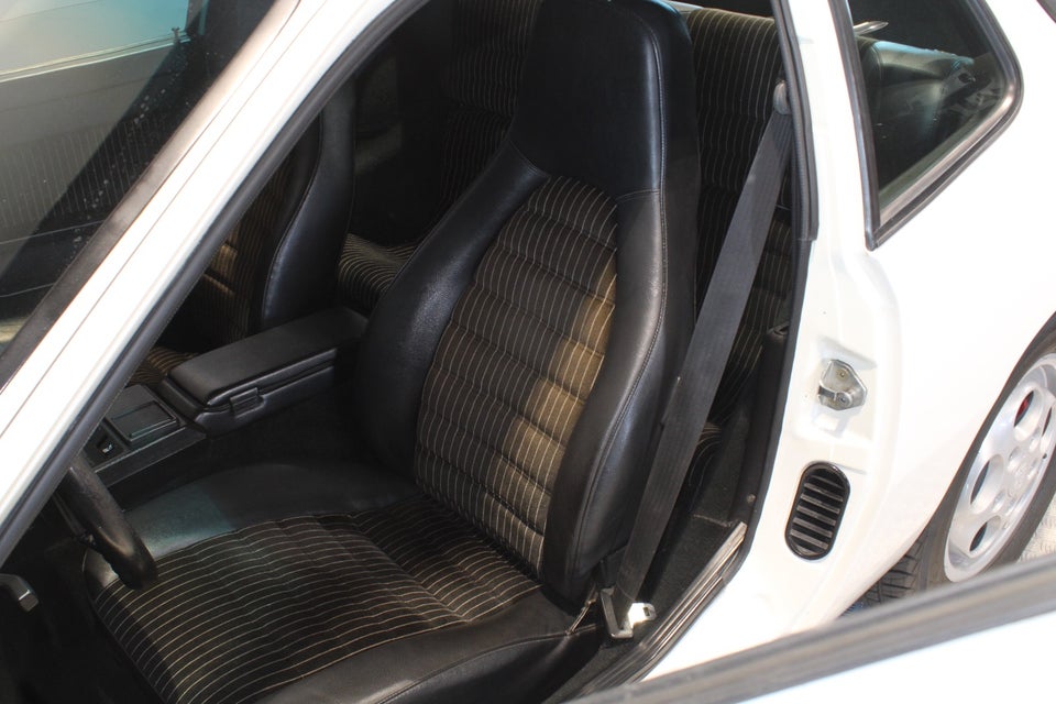 Porsche 924 2,5 S 3d