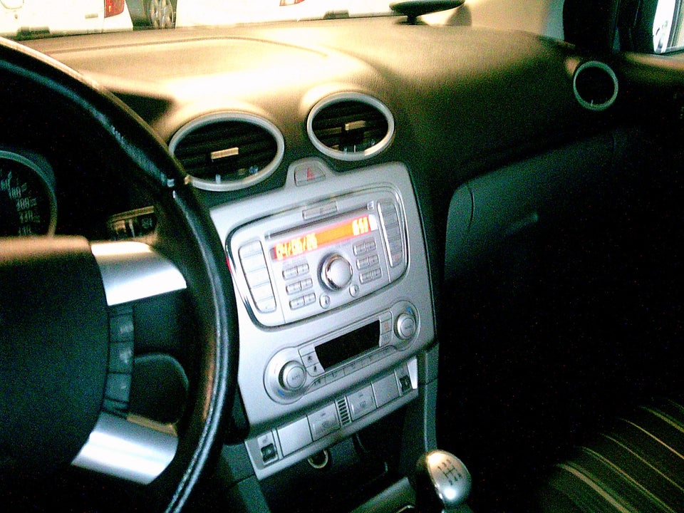 Ford Focus 1,6 Ghia Collection 4d