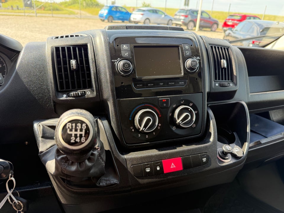 Peugeot Boxer 435 2,2 BlueHDi 165 L3H2 Premium