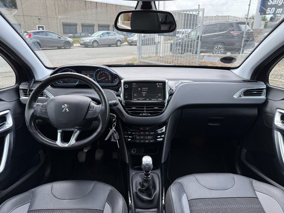 Peugeot 2008 1,2 e-THP 110 Selection Sky 5d