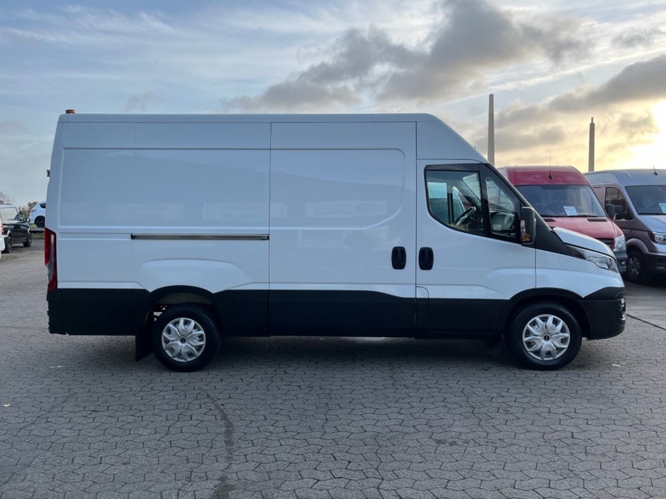 Iveco Daily 2,3 35S16 12m³ Van AG8