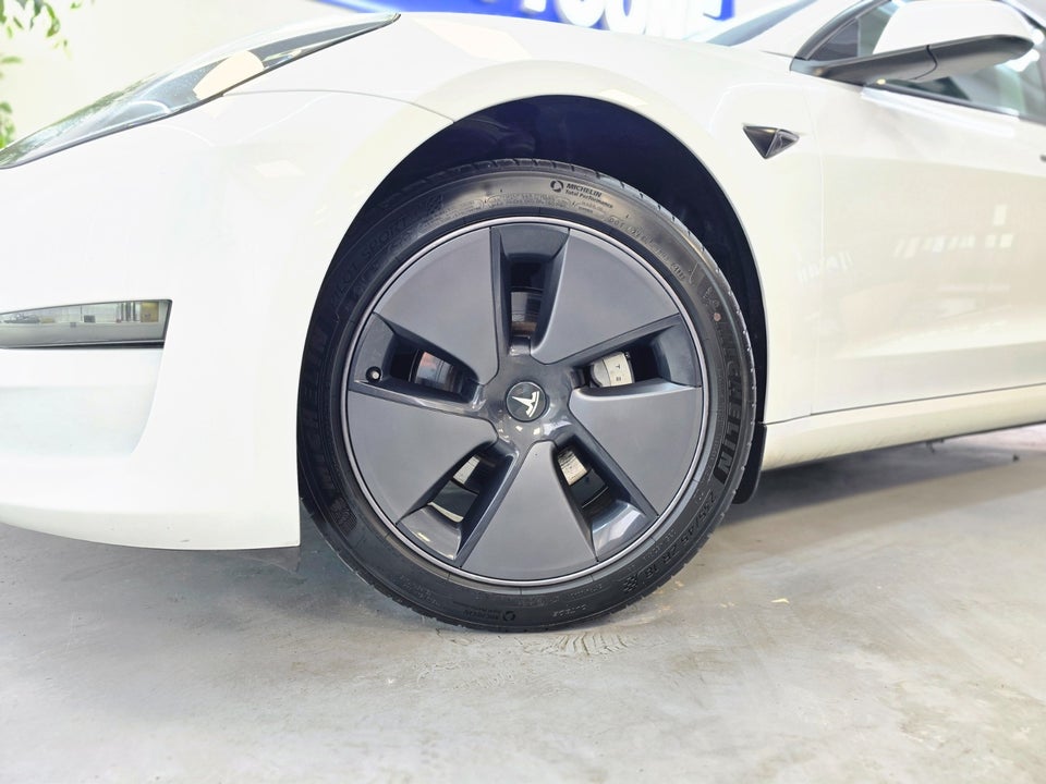 Tesla Model 3 RWD 4d