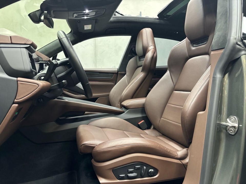 Porsche Macan Turbo 5d