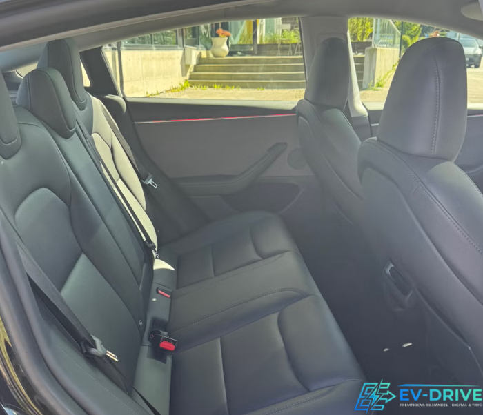 Tesla Model 3 RWD 4d
