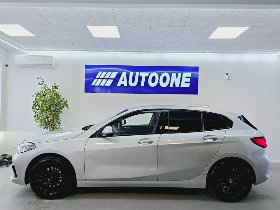 BMW 118i 1,5 Sport Line aut. 5d