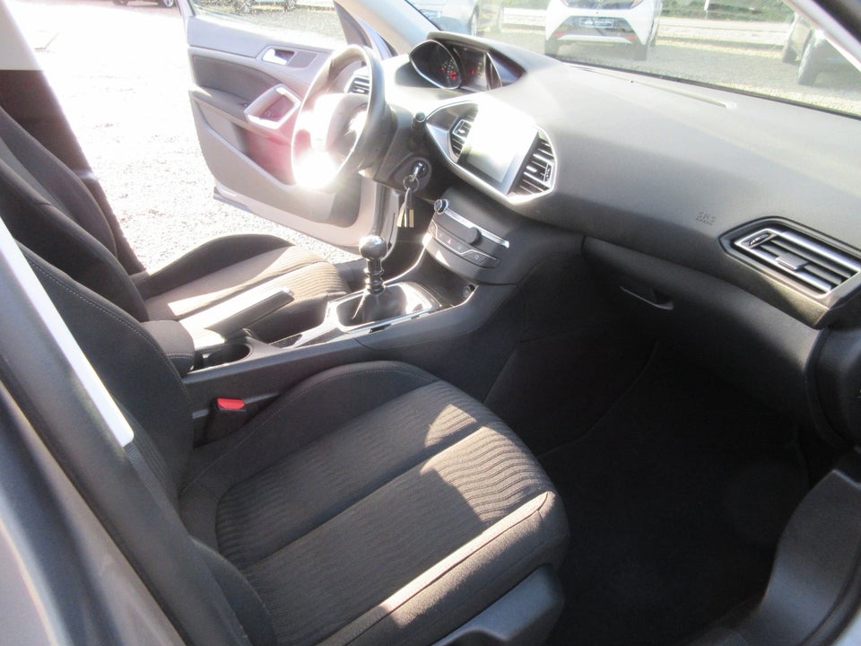 Peugeot 308 1,6 THP 125 Active 5d