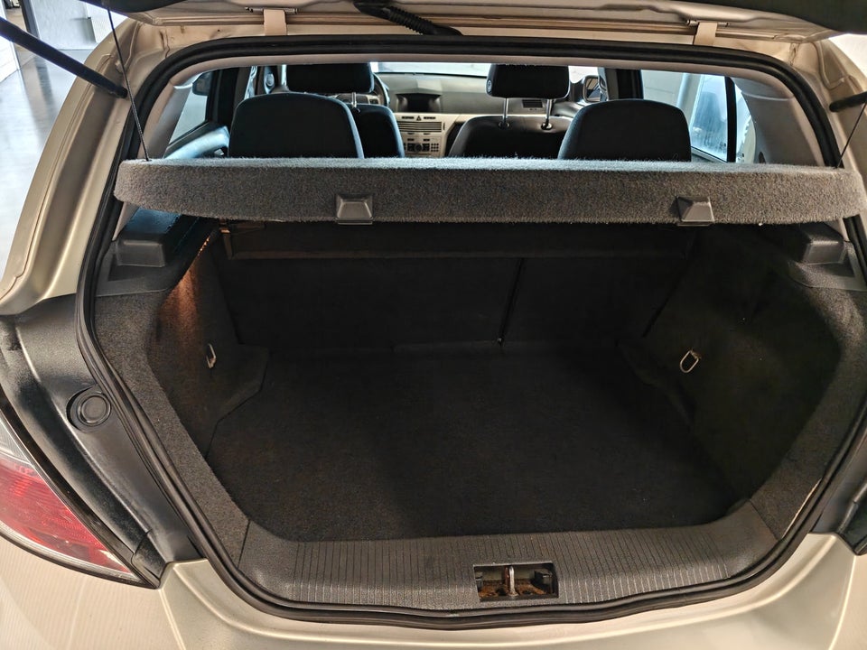 Opel Astra 1,4 16V Enjoy 5d