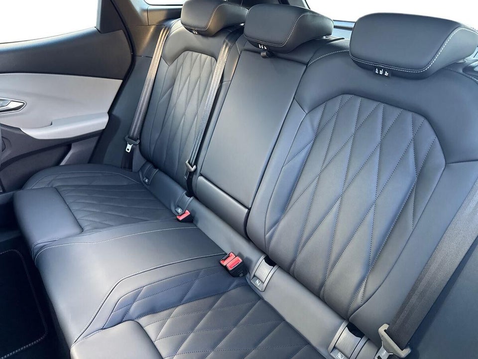 Ford Explorer 82 Premium Extended Range 5d