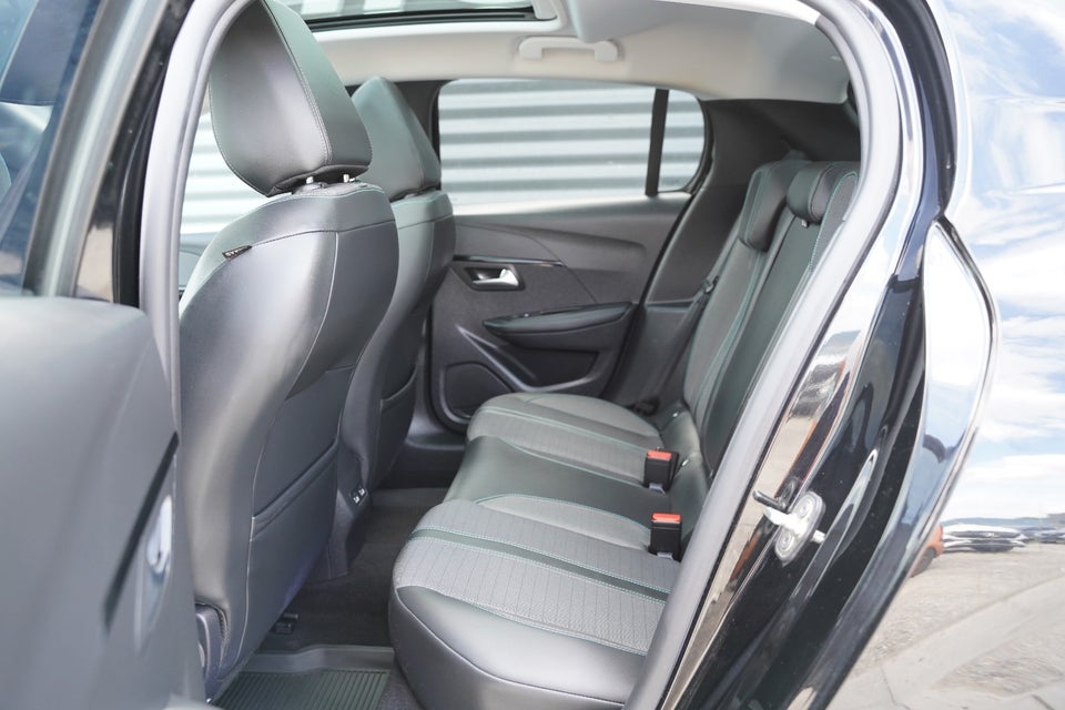 Peugeot 208 1,2 PureTech 100 Allure Sky 5d