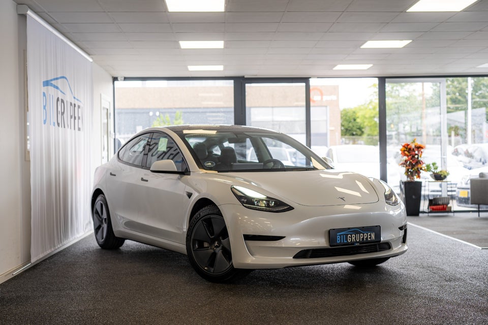 Tesla Model 3 Long Range AWD 4d