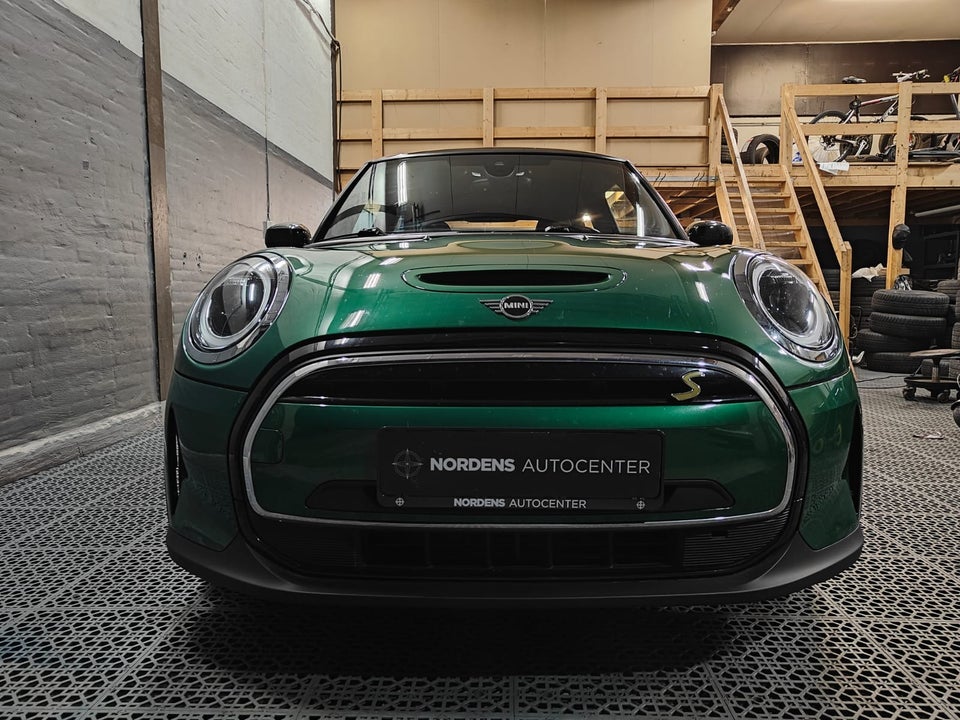 MINI Cooper SE Essential 3d