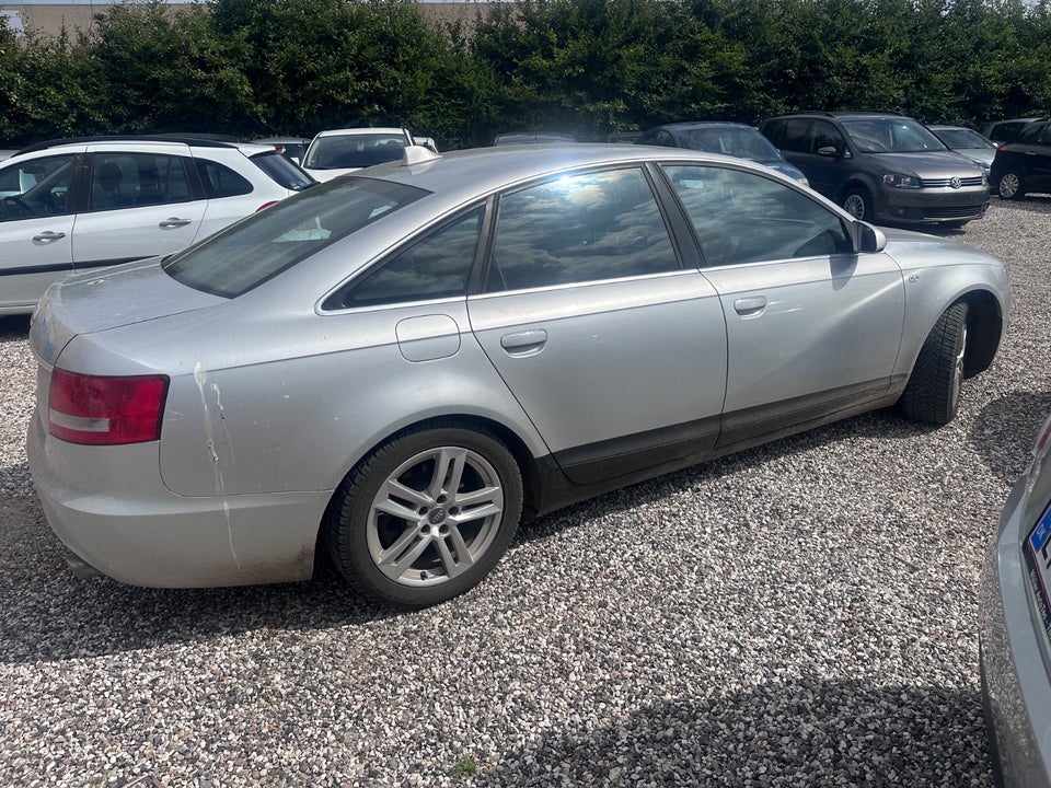 Audi A6 2,4 V6 4d
