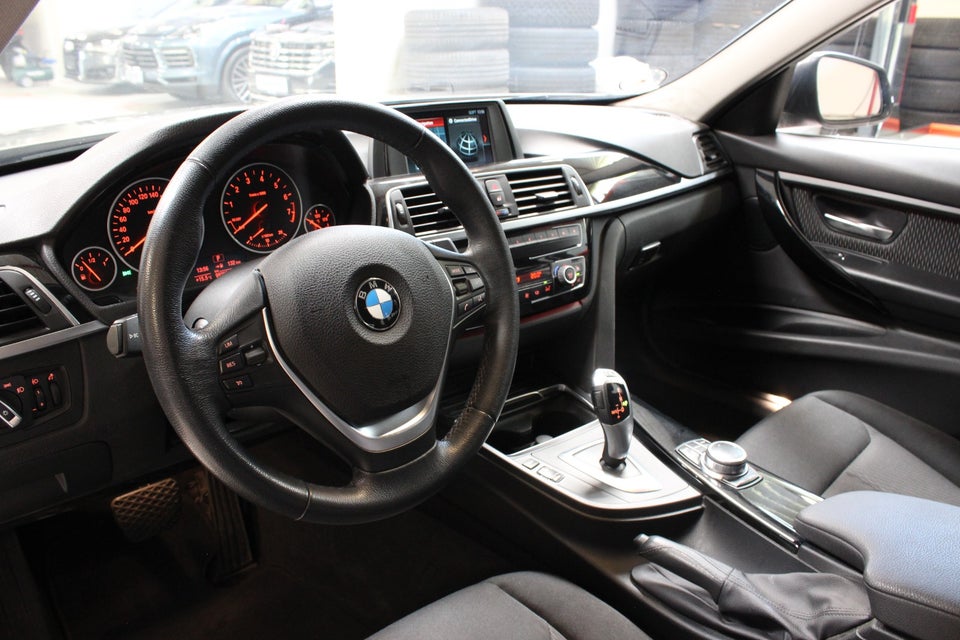 BMW 320i 2,0 Touring Advantage aut. 5d