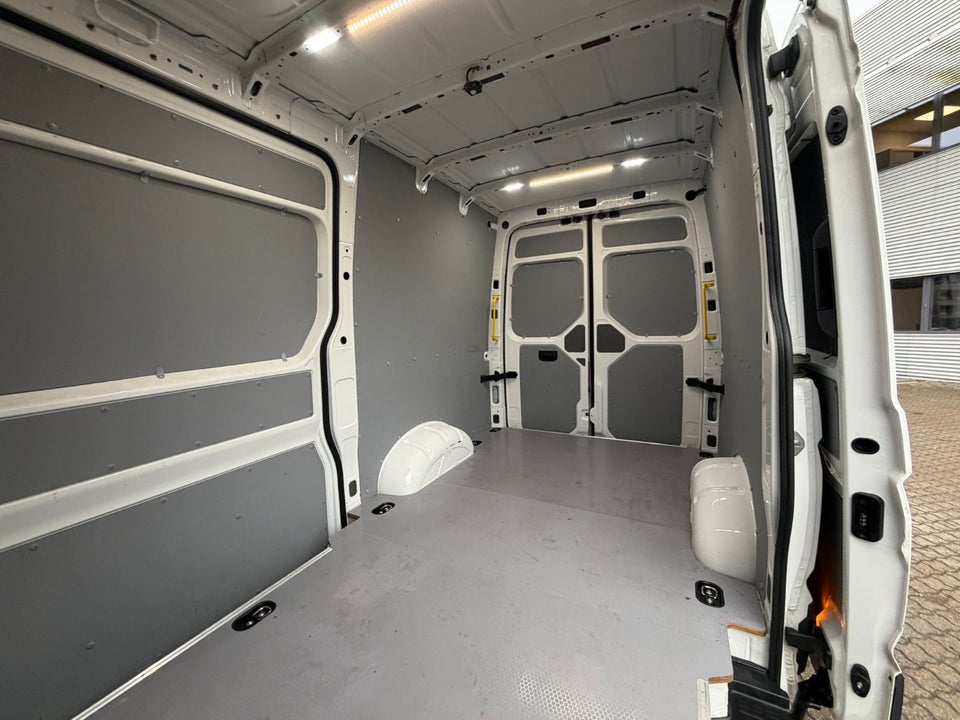 MAN TGE 2,0 3.160 Kassevogn L3H3 aut. RWD