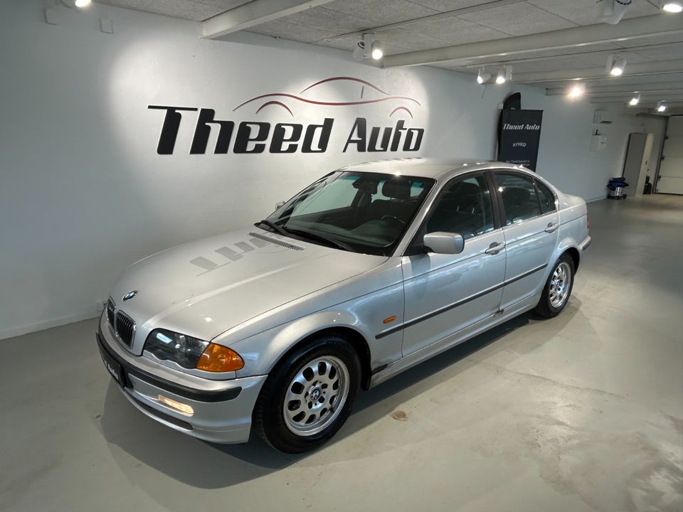 BMW 320i 2,2  4d