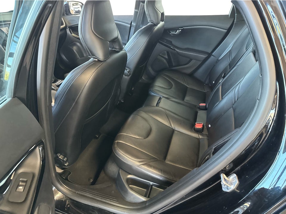 Volvo V40 2,0 D3 150 Momentum 5d