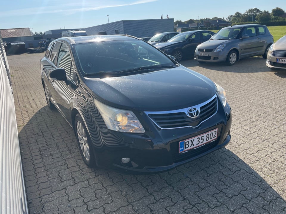 Toyota Avensis 1,6 VVT-i T1 stc. 5d