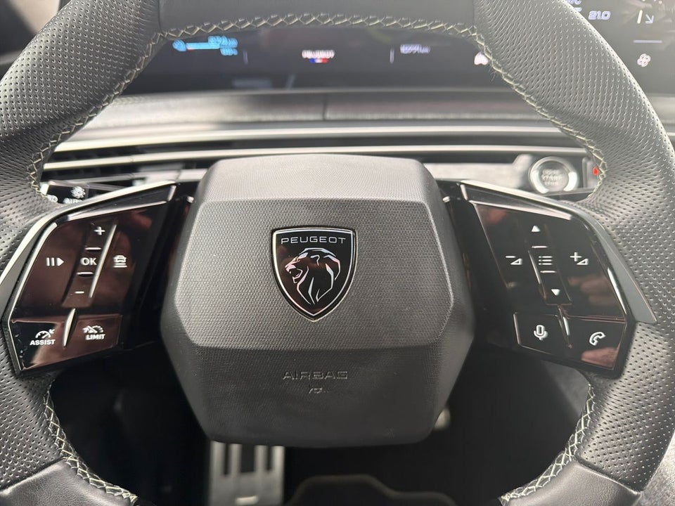 Peugeot e-3008 77 GT 5d