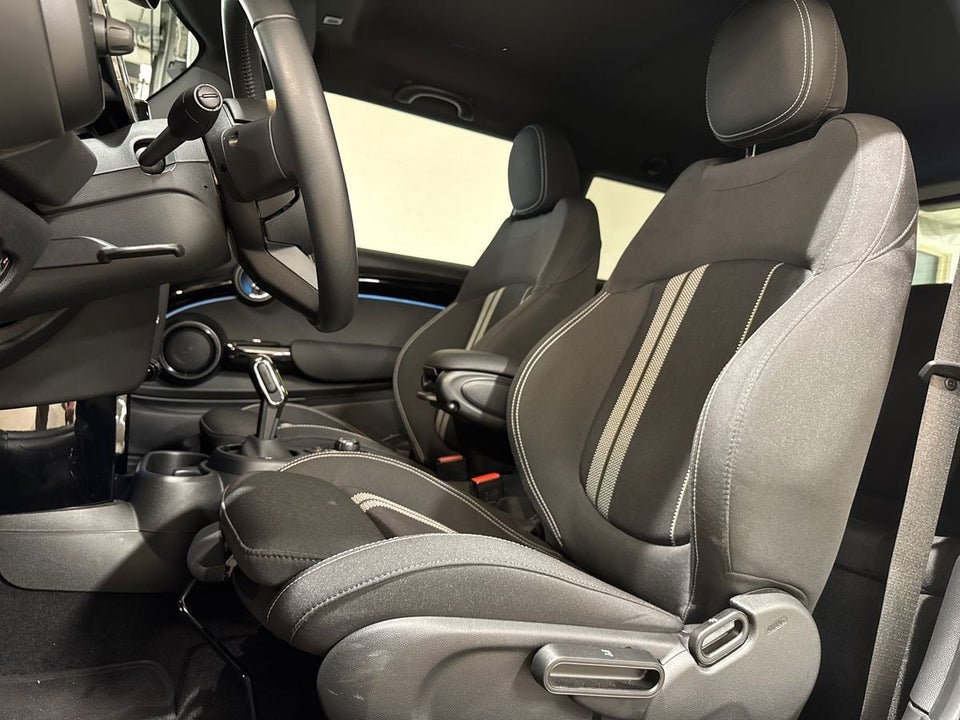 MINI Cooper SE Essential 3d