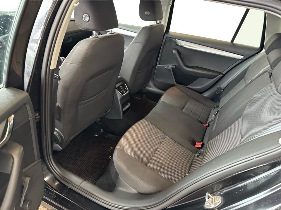 Skoda Octavia 1,6 TDi 90 Ambition Combi 5d