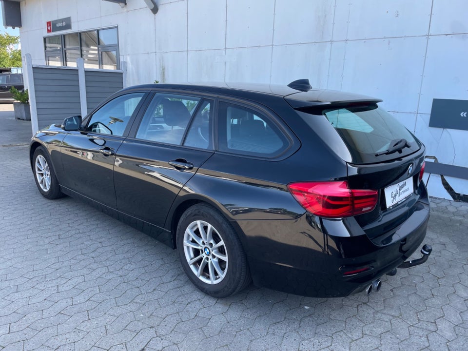 BMW 320i 2,0 Touring 5d