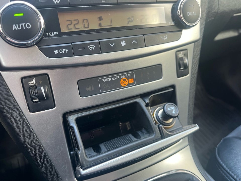 Toyota Avensis 1,8 VVT-i T2 Premium Touring Sports 5d