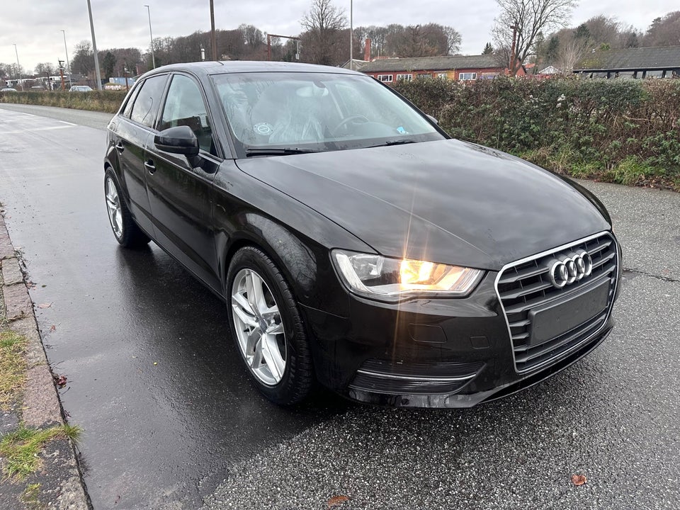 Audi A3 1,6 TDi Attraction Sportback 5d