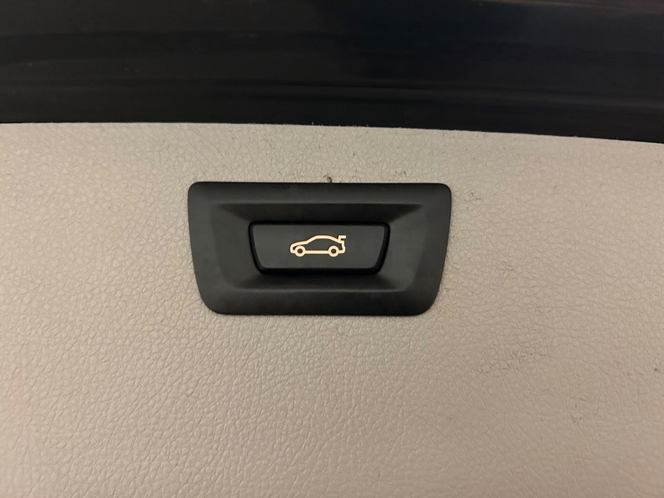 BMW 320i 2,0 Touring aut. 5d