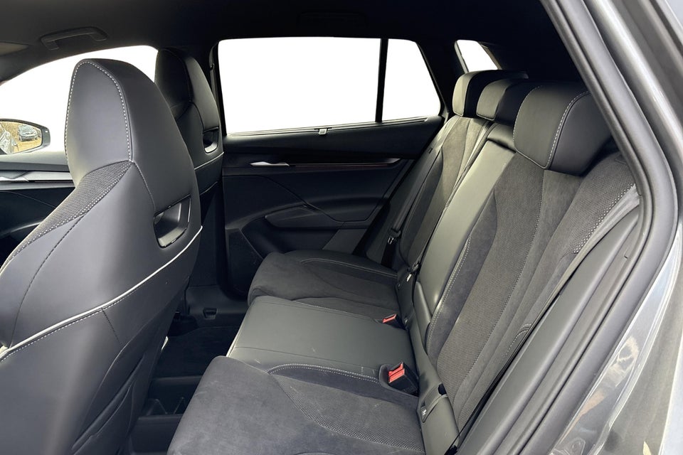 Skoda Elroq 60 iV Sportline Maxx 5d