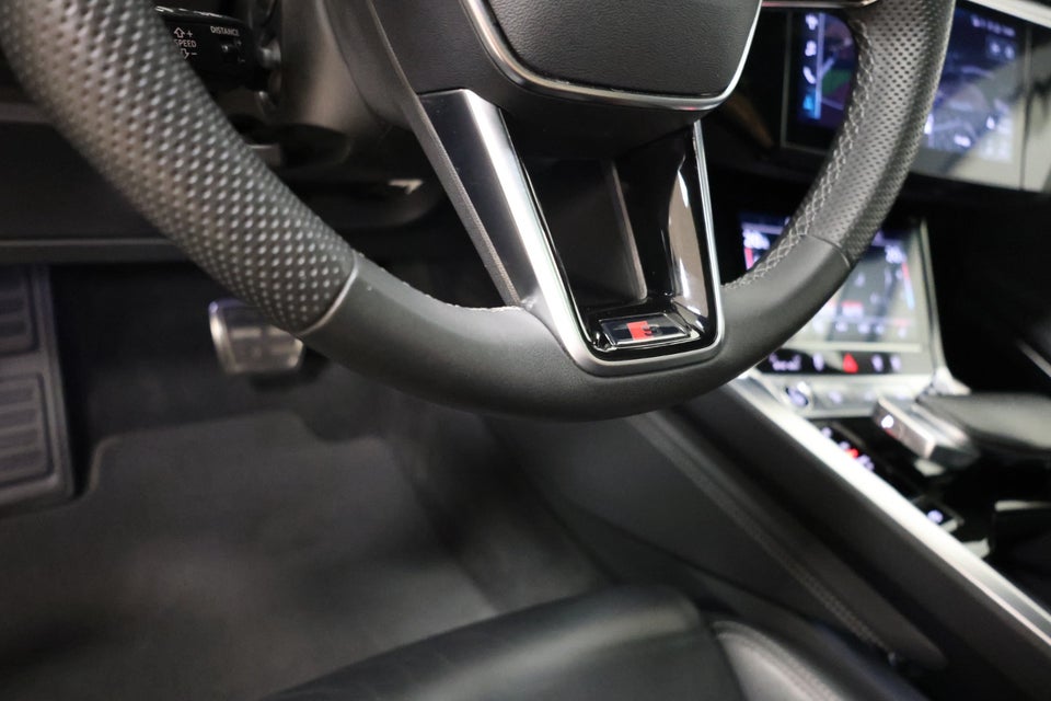Audi Q8 e-tron 55 S-line quattro 5d
