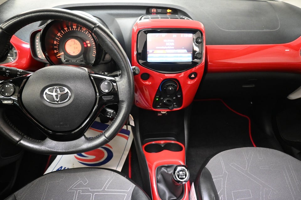 Toyota Aygo 1,0 VVT-i x-wave Sky 5d